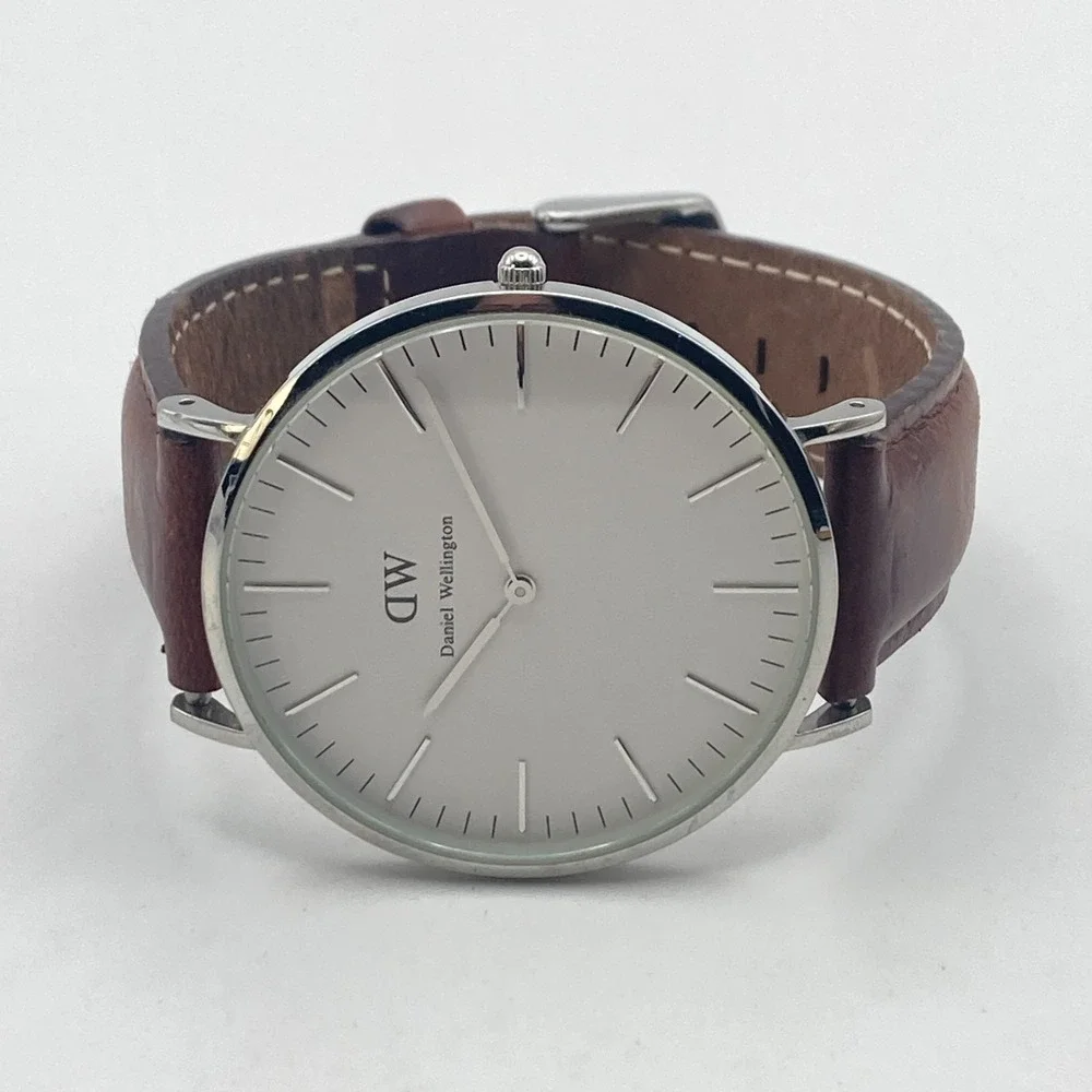 Daniel Wellington Men's Watch 41mm Silver Tone Leather WR 30M New Battery 8.5